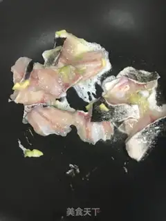 Make Pyre apricot mushroom fried fish step 2