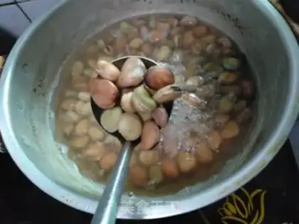 Make Hanging frosting beans step 2