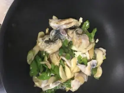 Make Pyre apricot mushroom fried fish step 7