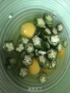 Make Autumn steamed eggs step 1