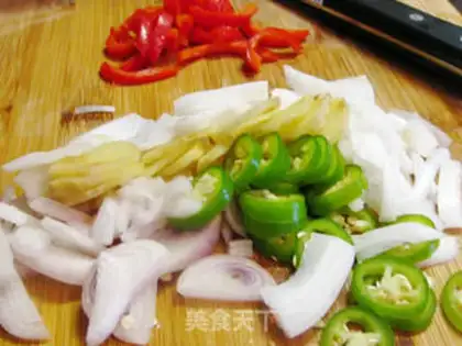 Make A dry pot with mushrooms and chicken ears step 0
