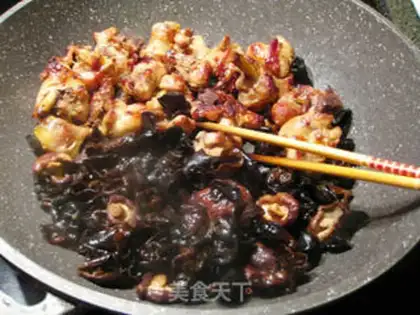 Make A dry pot with mushrooms and chicken ears step 5