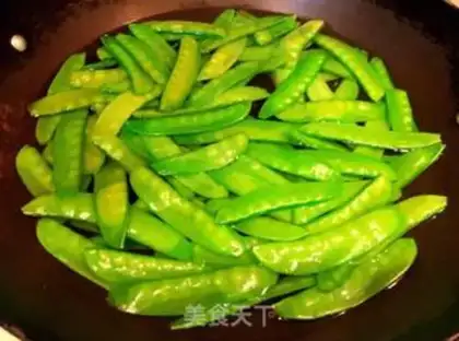 Make Weenie fried Dutch beans step 1