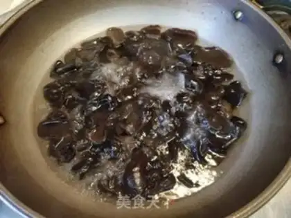 Make The cucumber molluscs step 5