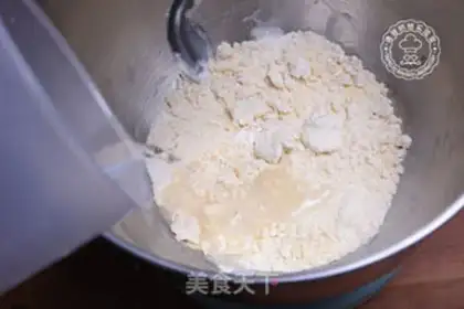 Make Lotus souffle step 1
