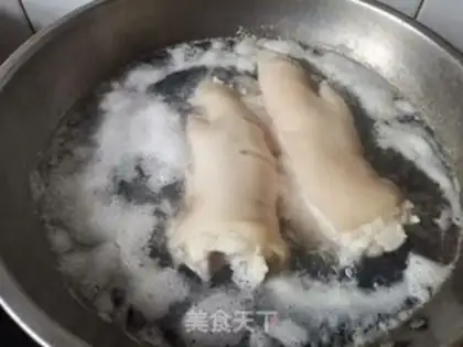 Make Mushrooms, pig hoofs step 1