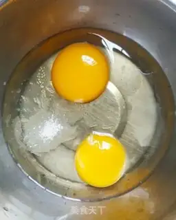 Make Milk steamed eggs step 1