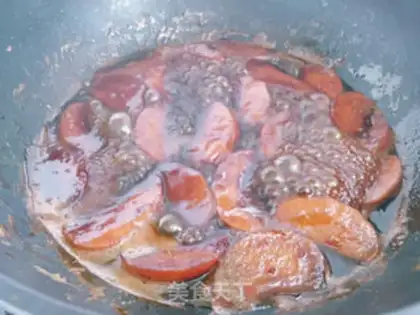Make Red sugar fried apples step 4