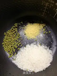 Make Green bean rice, salty bone step 2
