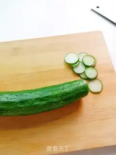Make cucumber carrot platter step 1
