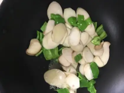 Make Pepper apricot mushrooms fired step 3