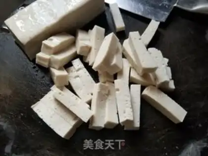 Make The mushroom cucumber fried tofu step 1