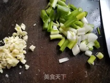 Make The mushroom cucumber fried tofu step 4