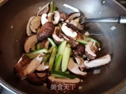 Make The mushroom cucumber fried tofu step 6