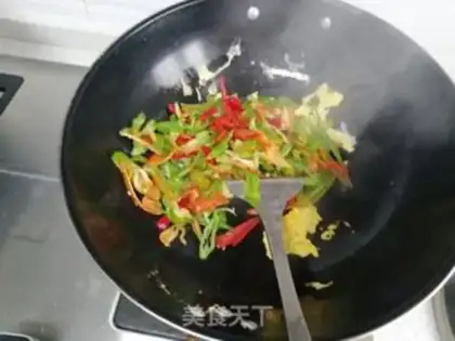 Make Duck eggs, red pepper step 3