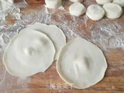 Make Little cabbage pork dumplings step 5