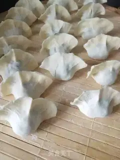 Make Little cabbage pork dumplings step 7