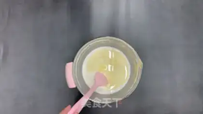 Make A saline yogurt mooncake step 1