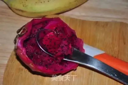 Make Banana dragon milkshake step 1
