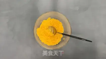 Make A saline yogurt mooncake step 4