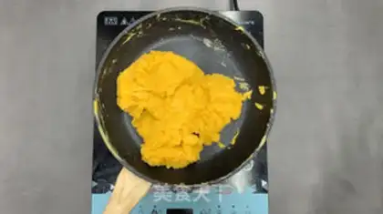 Make A saline yogurt mooncake step 9