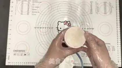 Make A saline yogurt mooncake step 11