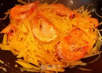 Make Shrimp fried potatoes step 6