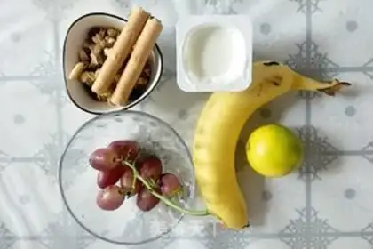Make Nut oats, banana yogurt step 0