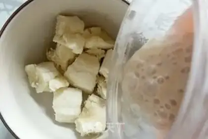 Make Nut oats, banana yogurt step 4