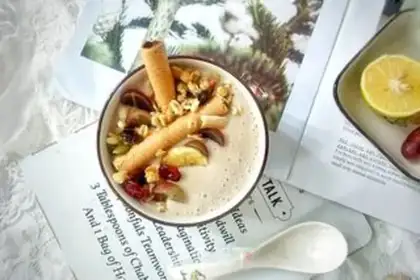 Make Nut oats, banana yogurt step 7
