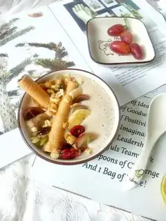 Make Nut oats, banana yogurt step 8