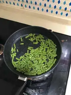 Make Double-coloured corn pellets, soybeans step 2