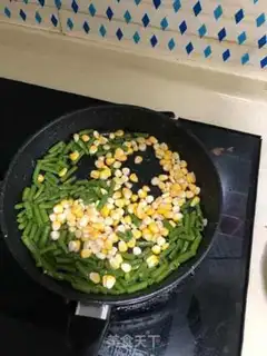 Make Double-coloured corn pellets, soybeans step 3