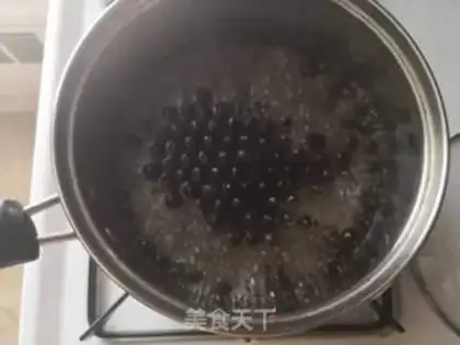 Make Pearl milk and tea freeze step 0