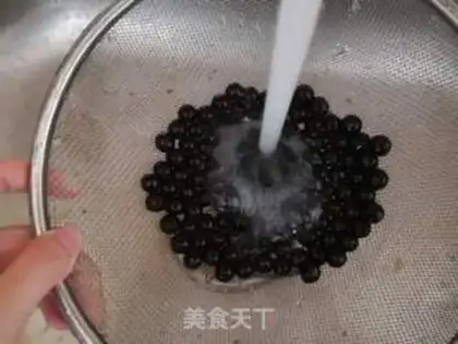 Make Pearl milk and tea freeze step 2