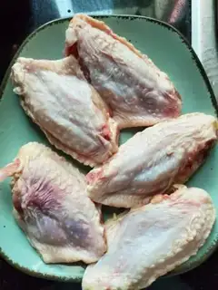Make Black pepper chicken wings step 0