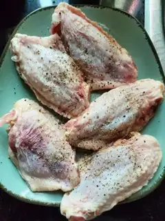 Make Black pepper chicken wings step 1