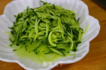 Make cucumber shrimp dumplings step 3