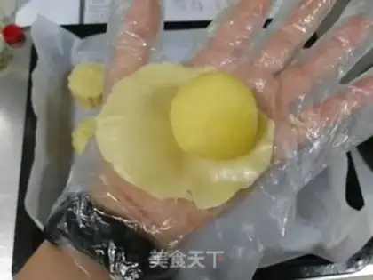 Make A yellow moon cake step 18