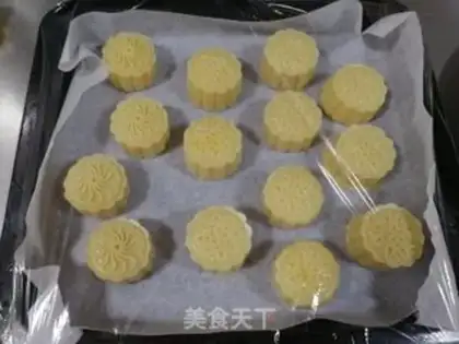Make A yellow moon cake step 22