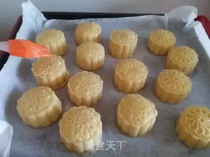 Make A yellow moon cake step 24