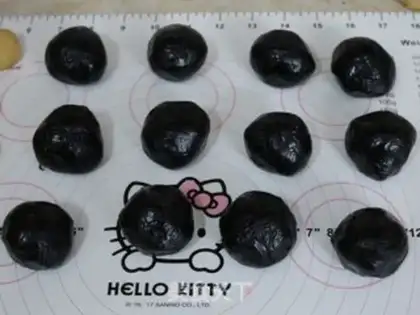 Make Black sesame broad moon cake step 6