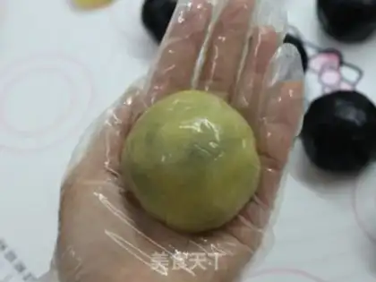 Make Black sesame broad moon cake step 7