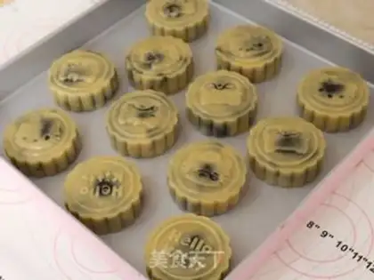 Make Black sesame broad moon cake step 8
