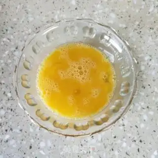 Make Squeeze fried eggs step 2