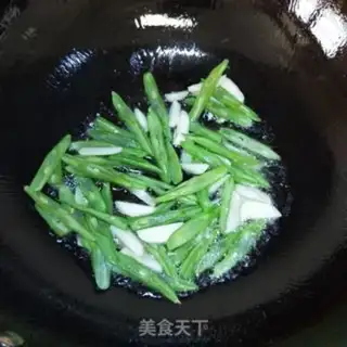Make Squeeze fried eggs step 5