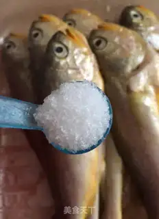 Make Fried yellow fish step 2