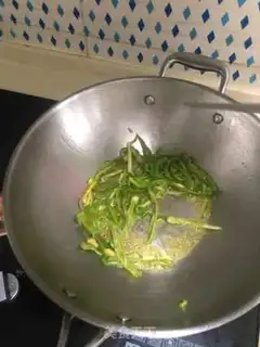 Make Green peppers and pumpkins step 1