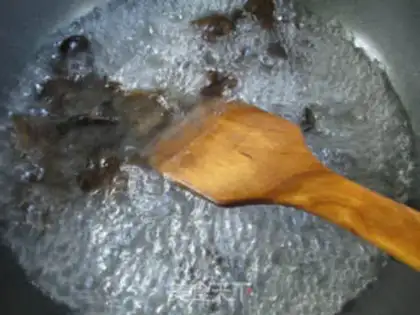 Make Blackwood, old tofu-cooked chicken step 2