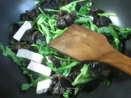 Make Blackwood, old tofu-cooked chicken step 3